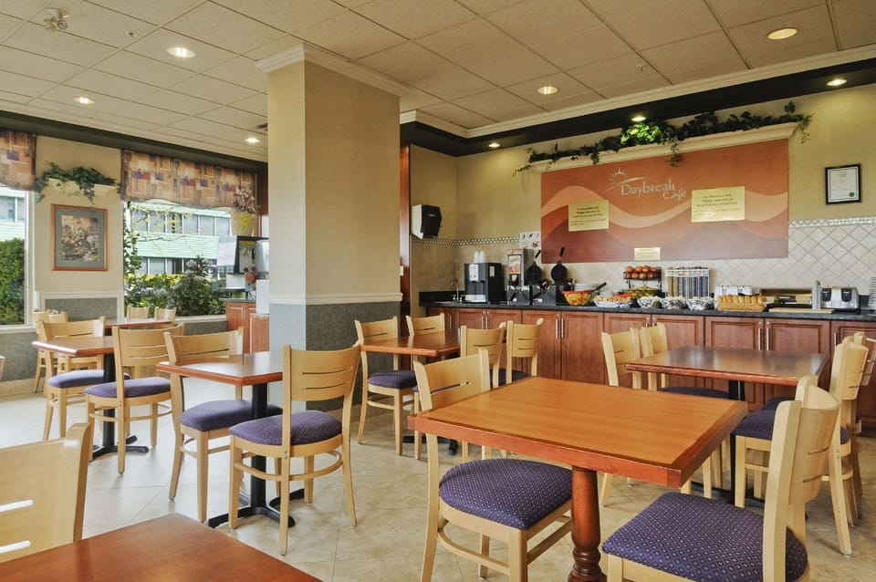 Days Inn by Wyndham Vancouver Airport Hotel in Richmond