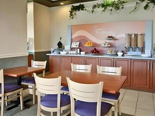 Days Inn by Wyndham Vancouver Airport Hotel in Richmond