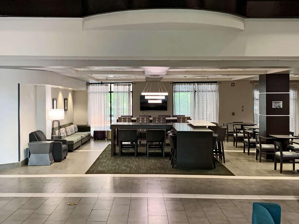 Comfort Inn & Suites Columbus North Hotel in Columbus