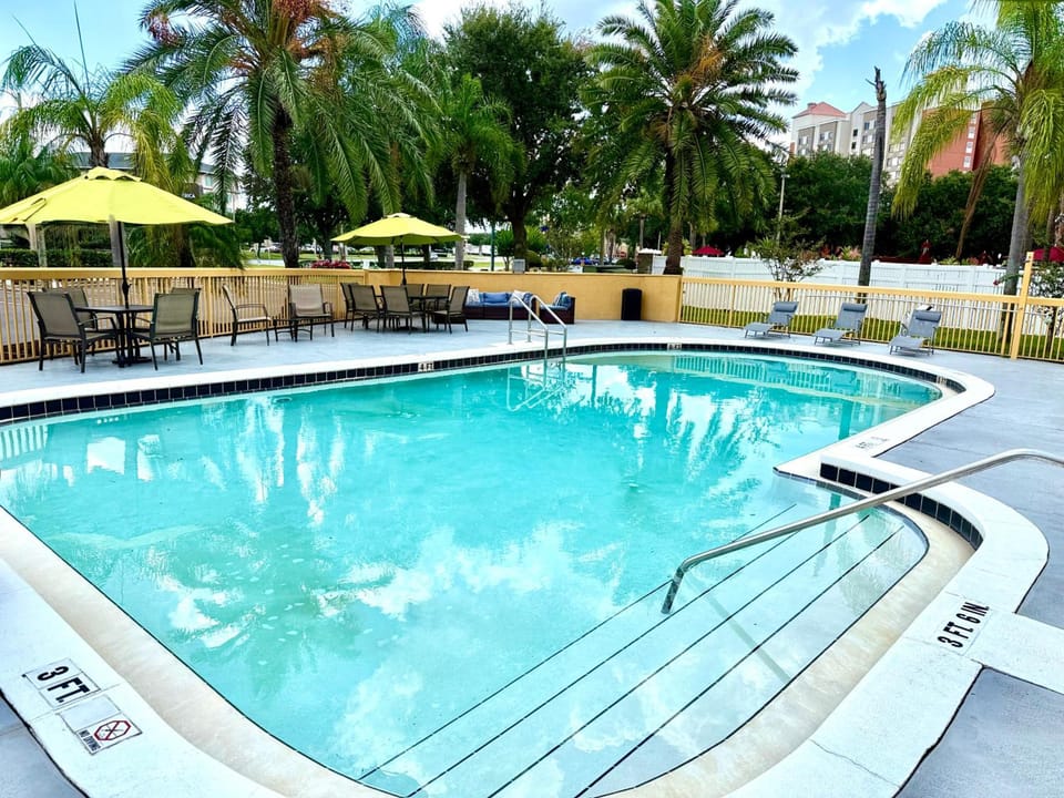 La Quinta Inn & Suites by Wyndham Orlando Universal area Hotel in Orlando