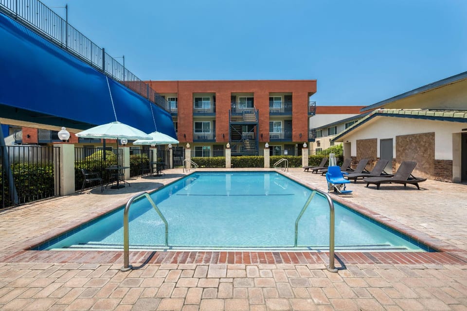 Travelodge Inn & Suites by Wyndham Anaheim on Disneyland Dr Hotel in Anaheim