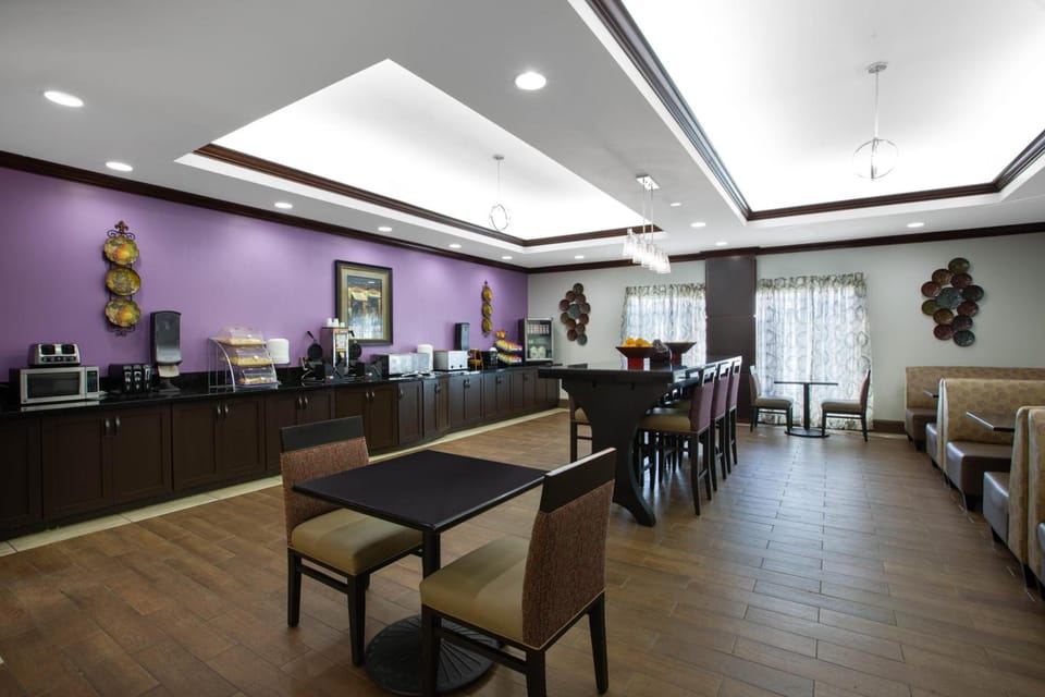 La Quinta Inn & Suites by Wyndham Tupelo Hotel in Tupelo