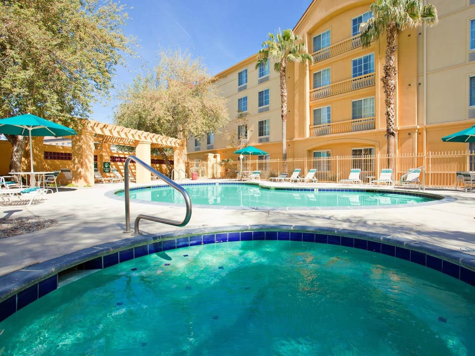 La Quinta Inn & Suites by Wyndham Phoenix Chandler Hotel in Phoenix