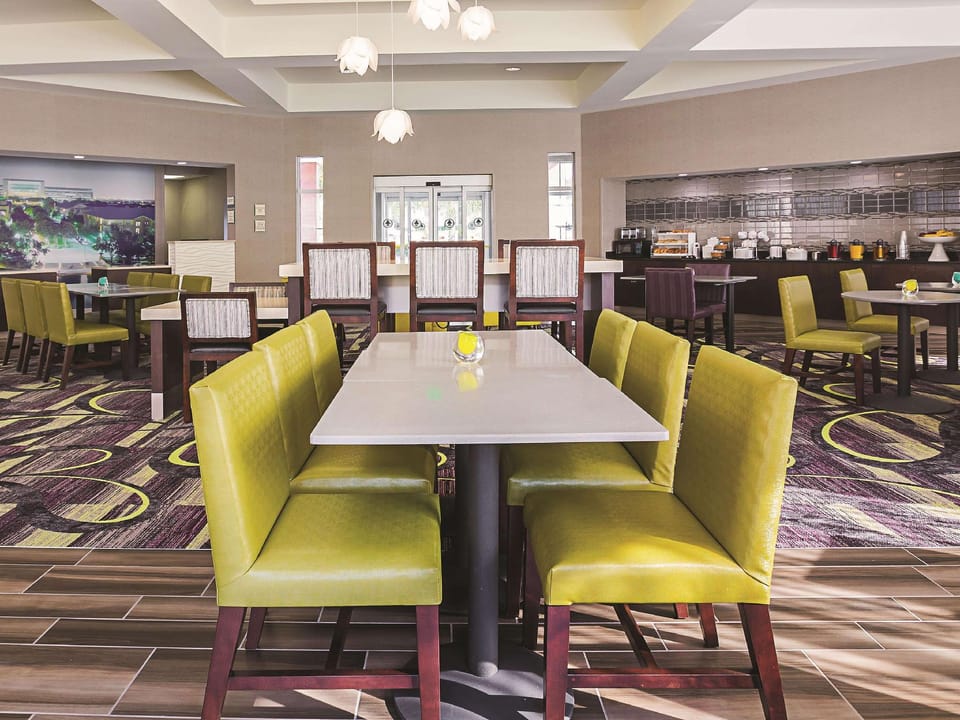 La Quinta Inn & Suites by Wyndham Dallas Plano West Hotel in Plano