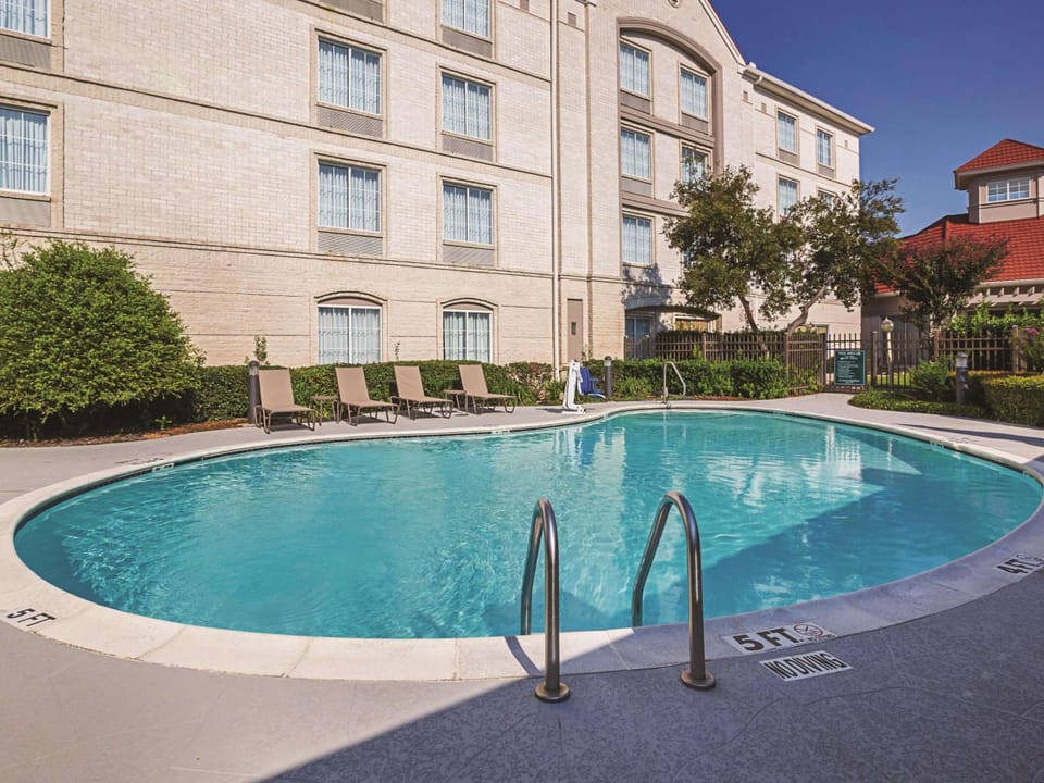 La Quinta Inn & Suites by Wyndham Dallas Plano West Hotel in Plano