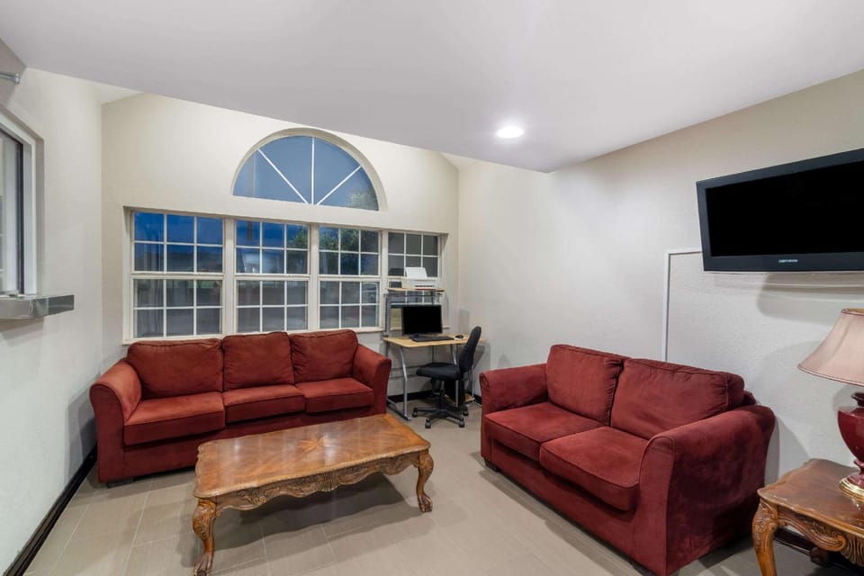 Microtel Inn & Suites by Wyndham Pooler/Savannah Hotel in Pooler