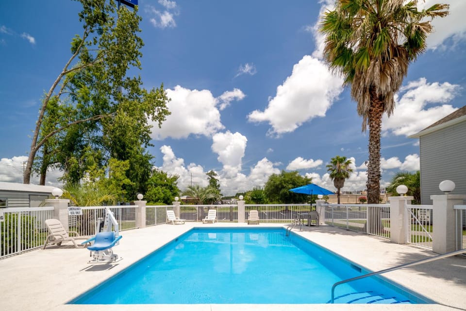 Microtel Inn & Suites by Wyndham Pooler/Savannah Hotel in Pooler