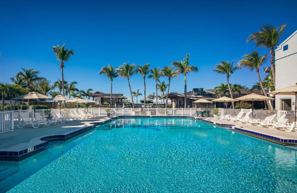 Beachcomber Beach Resort & Hotel Resort in Saint Pete Beach