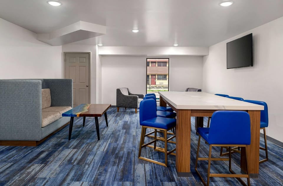 La Quinta Inn by Wyndham Columbus Airport Area Hotel in Reynoldsburg