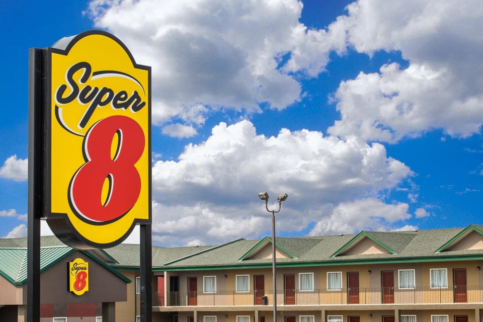 Super 8 By Wyndham Fox Creek Hotel in Alberta
