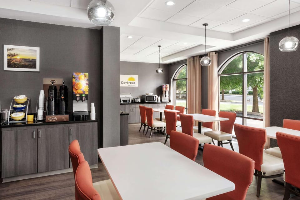 Days Inn & Suites by Wyndham Murfreesboro I-24 East Hotel in Murfreesboro