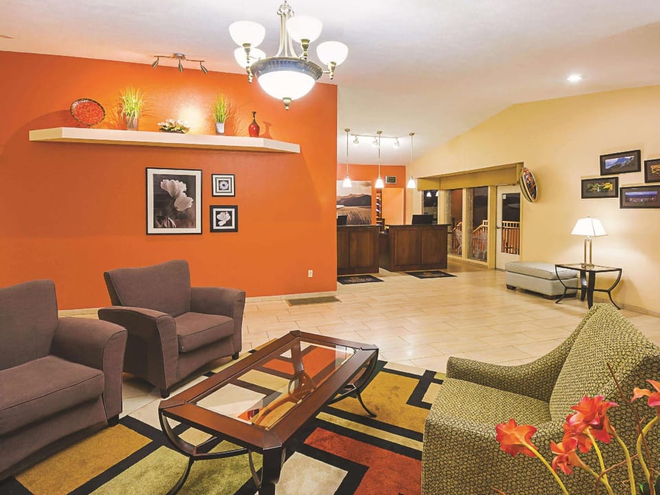 La Quinta Inn & Suites by Wyndham Woodburn Hotel in Willamette Valley