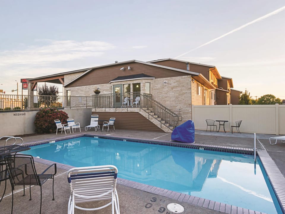La Quinta Inn & Suites by Wyndham Woodburn Hotel in Willamette Valley