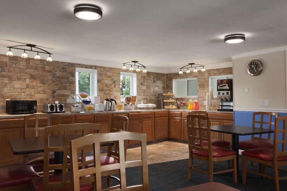 Days Inn by Wyndham West Yarmouth/Hyannis Cape Cod Area Hotel in West Yarmouth