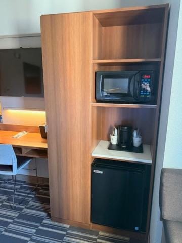Microtel Inn & Suites by Wyndham Altoona Hotel in Altoona