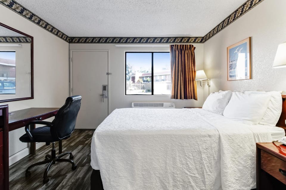 Knights Inn - Madera CA Hotel in Madera