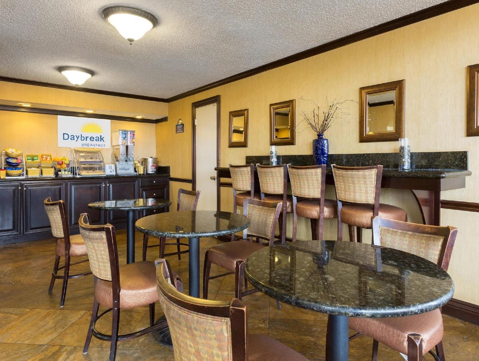 Days Inn & Suites by Wyndham Vicksburg Hotel in Vicksburg