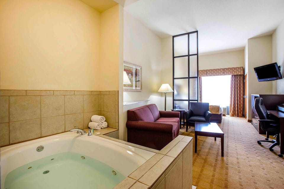 Comfort Suites Byron Hotel in Warner Robins