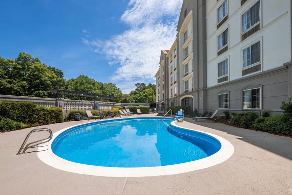 La Quinta Inn & Suites by Wyndham Raleigh Cary Hotel in Cary