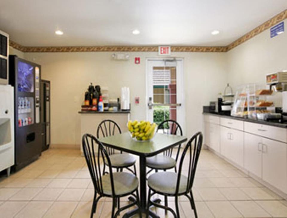 Microtel Inn & Suites by Wyndham Lodi/North Stockton Hotel in Lodi