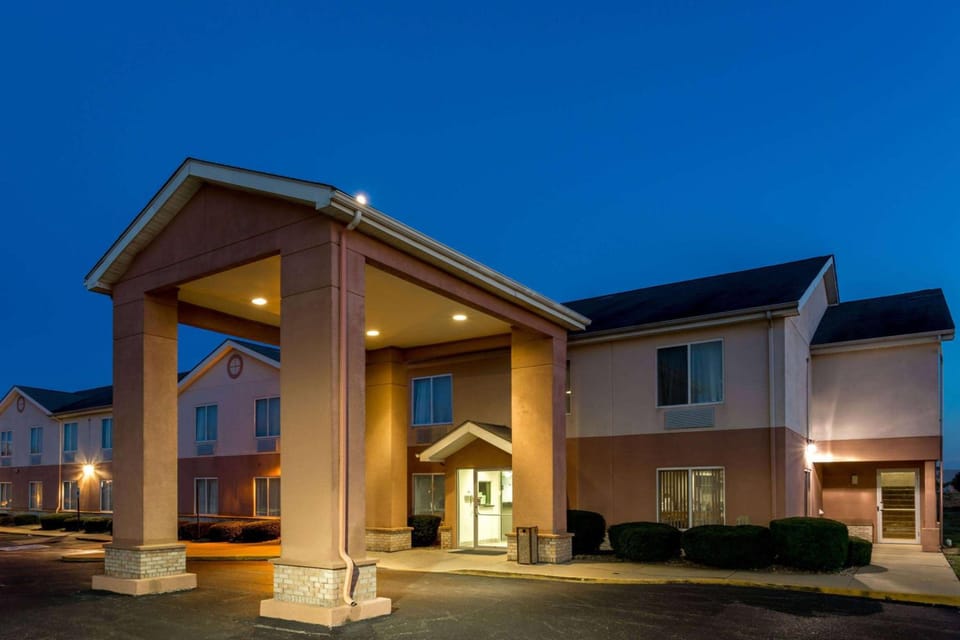 Super 8 By Wyndham Frankfort In Hotel in Indiana