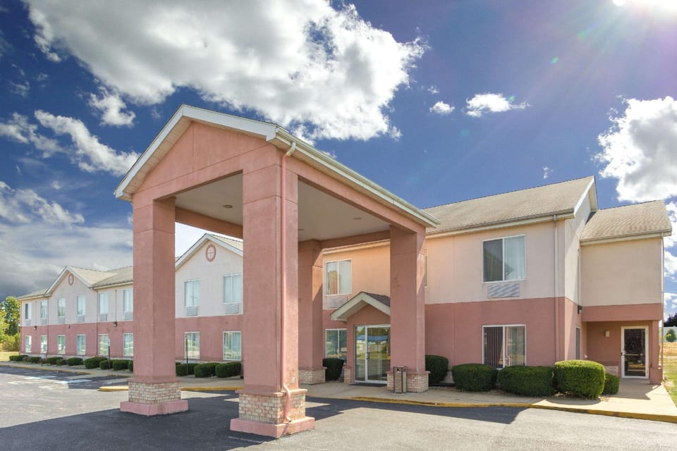 Super 8 By Wyndham Frankfort In Hotel in Indiana