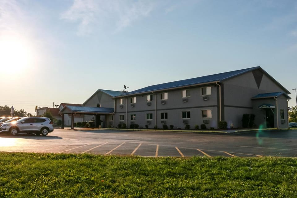 Super 8 by Wyndham Indianapolis/Emerson Ave Hotel in Perry Township