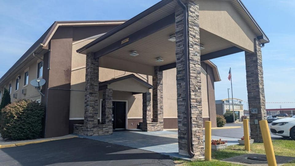 Super 8 By Wyndham Shelbyville Hotel in Indiana
