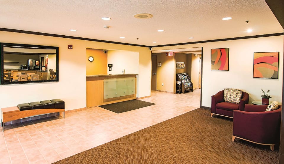 La Quinta Inn & Suites by Wyndham Chicago Tinley Park Hotel in Tinley Park
