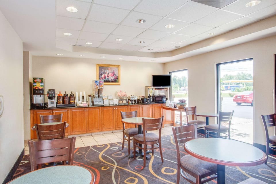 Super 8 By Wyndham Crossville Tn Hotel in Crossville