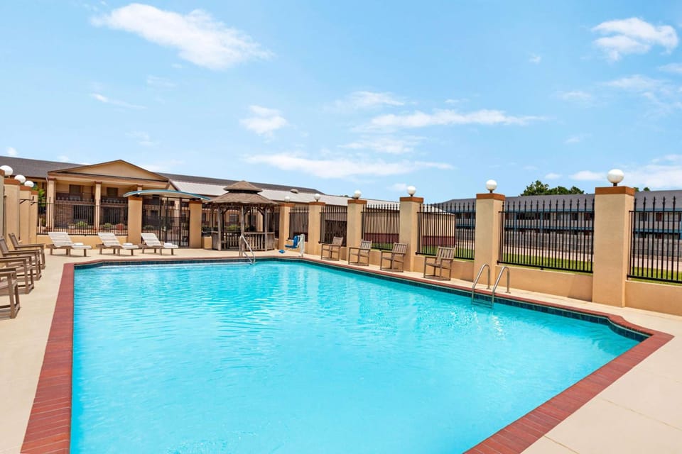 Days Inn by Wyndham Paris Hotel in Paris