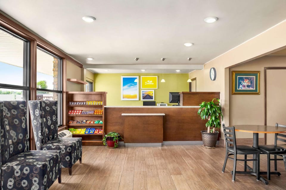 Days Inn by Wyndham Paris Hotel in Paris