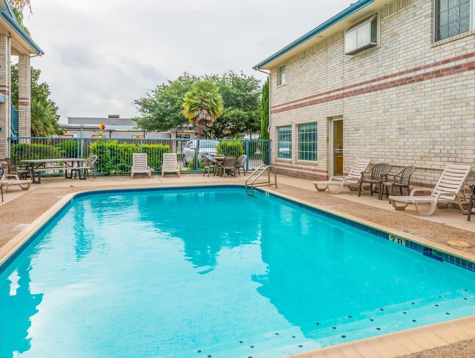 Days Inn by Wyndham San Antonio Southeast/Frost Bank Center Hotel in San Antonio