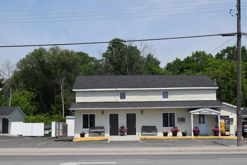 Knights Inn - Arnprior ON Motel in Arnprior