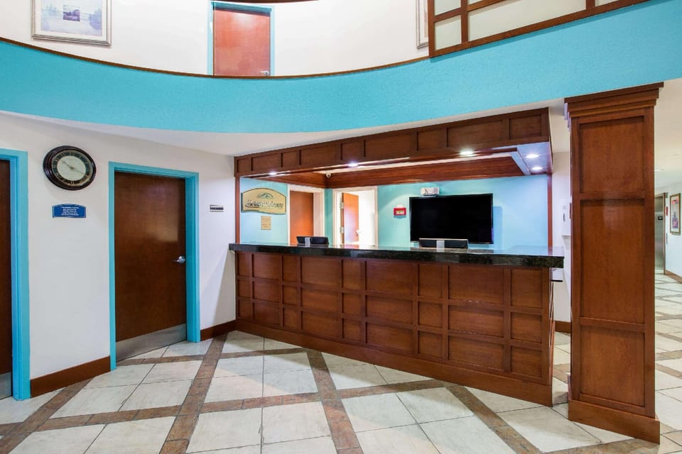 Howard Johnson by Wyndham Evansville East Hotel in Evansville