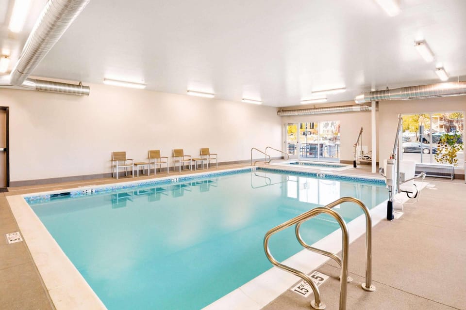 Country Inn & Suites by Radisson, Flagstaff Downtown, AZ Hotel in Flagstaff