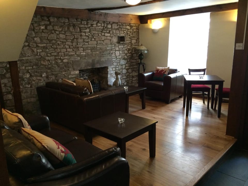 Dragon Inn Hotel in Wales