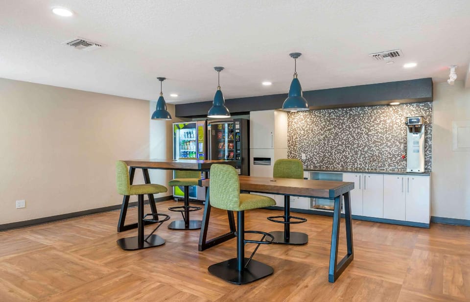 Extended Stay America Premier Suites - Fort Lauderdale - Cypress Creek - Park North Hotel in Pompano Beach