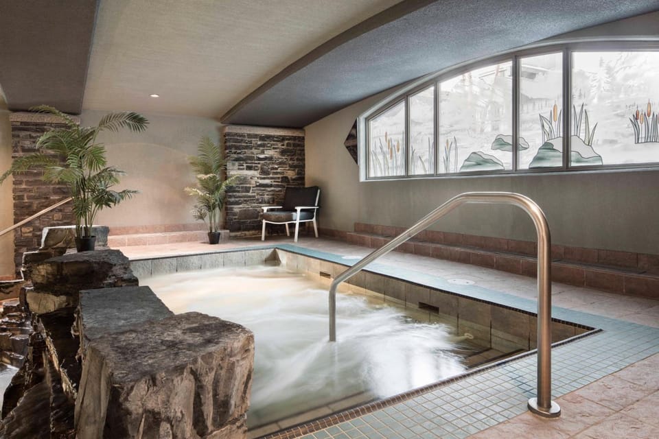 Royal Canadian Lodge Hotel in Banff