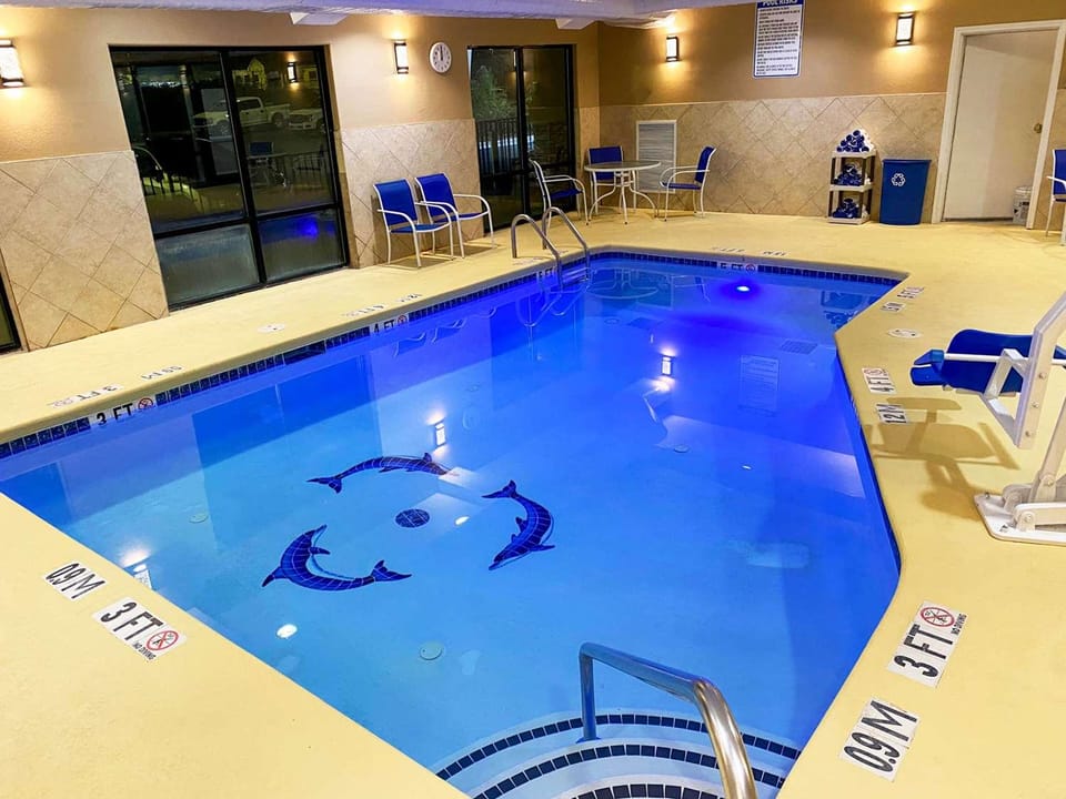 Comfort Suites Kings Bay Hotel in Camden County