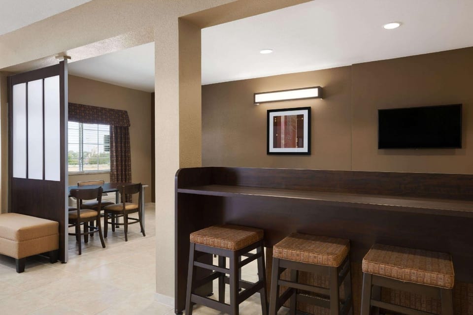 Microtel Inn & Suites by Wyndham Pleasanton Hotel in Rio Grande