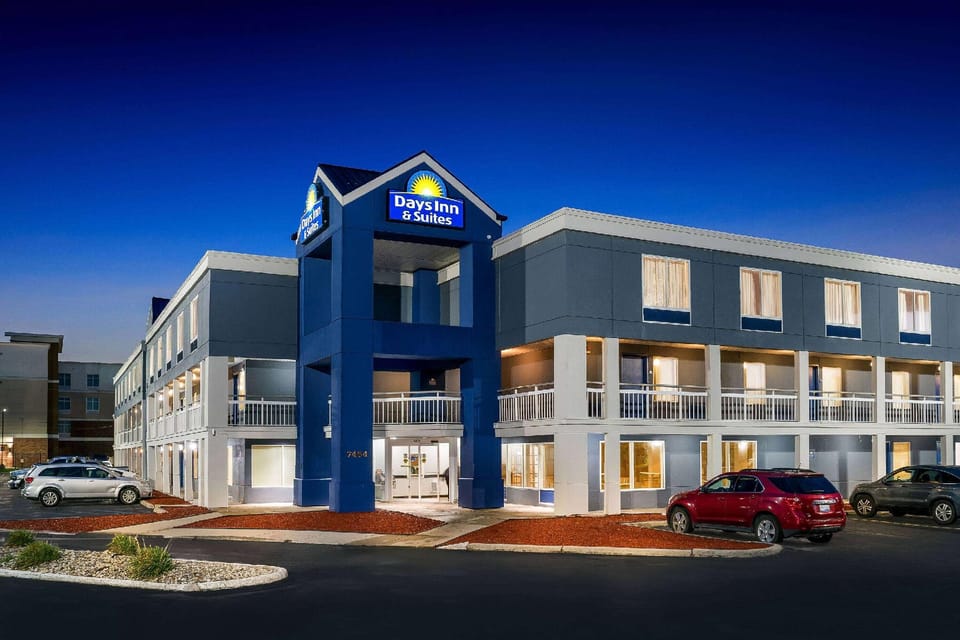 Days Inn & Suites by Wyndham Warren Hotel in Warren