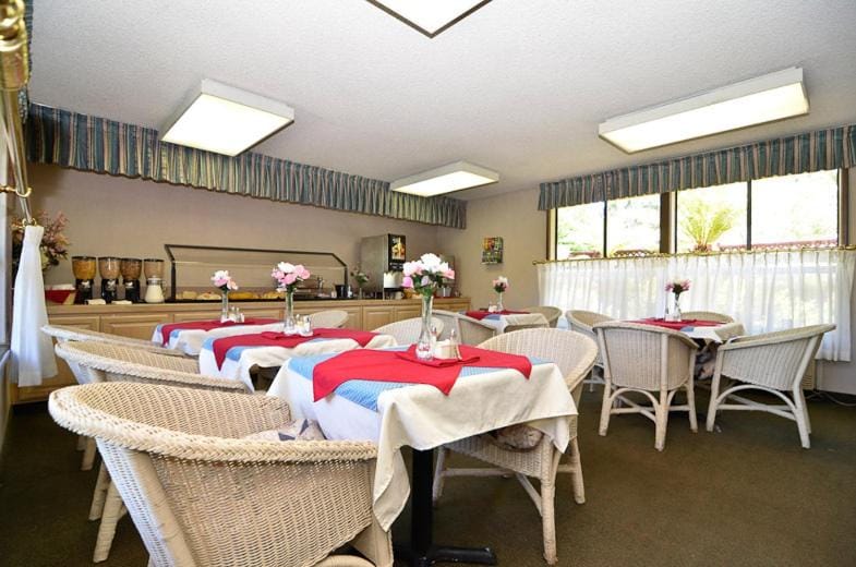 Days Inn & Suites by Wyndham Mountain View Hotel in Los Altos