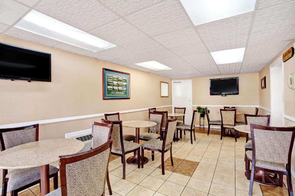 Days Inn by Wyndham Knoxville West Hotel in Cedar Bluff