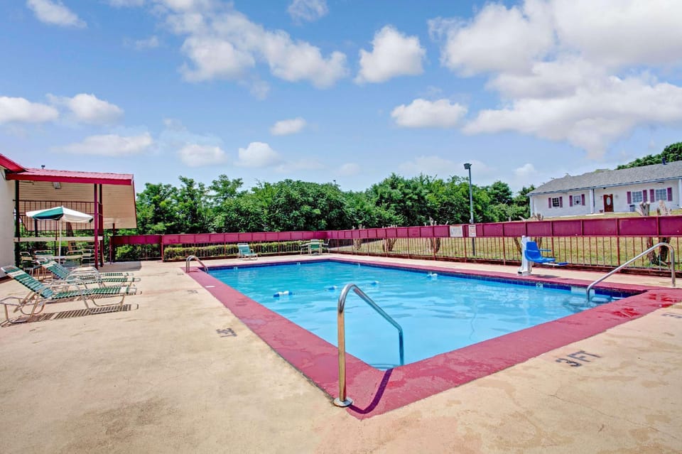 Days Inn by Wyndham Knoxville West Hotel in Cedar Bluff