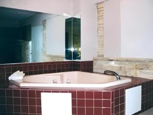Village Inn & Suites - Smithville Motel in Galloway