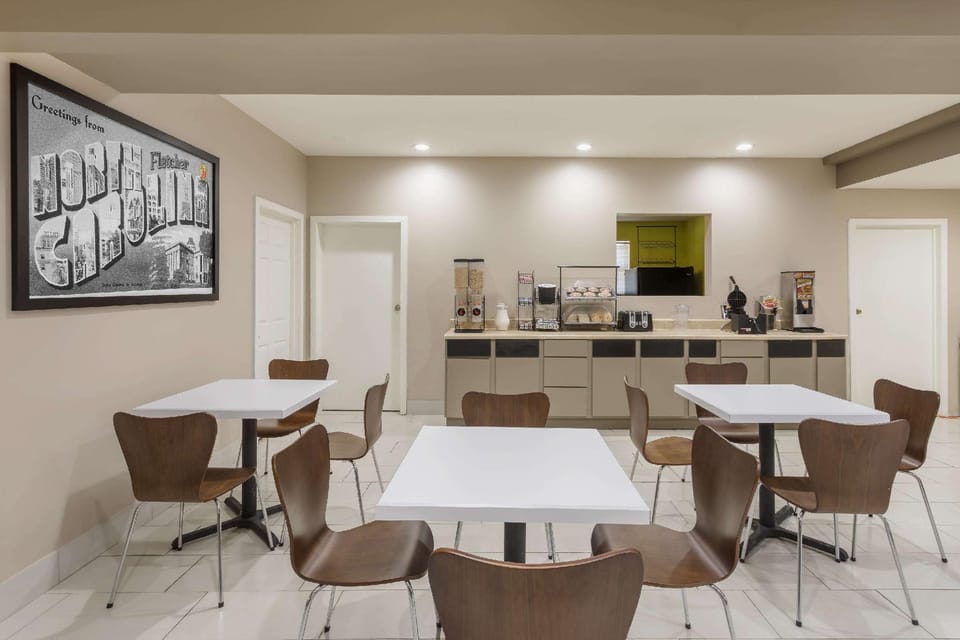 Super 8 By Wyndham Asheville Airport Hotel in Fletcher