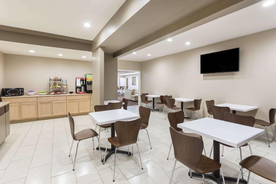 Super 8 By Wyndham Asheville Airport Hotel in Fletcher