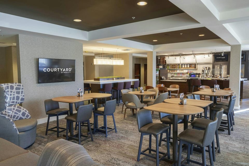 Courtyard by Marriott Cleveland Willoughby Hotel in Willoughby
