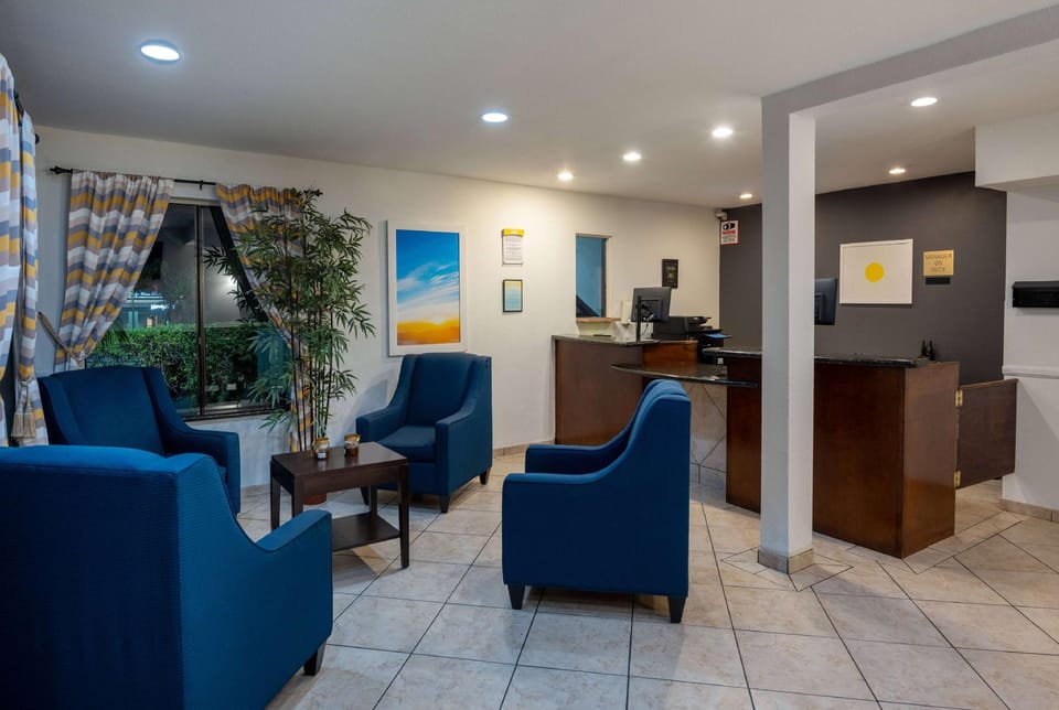 Days Inn by Wyndham Encinitas Moonlight Beach Hotel in Encinitas